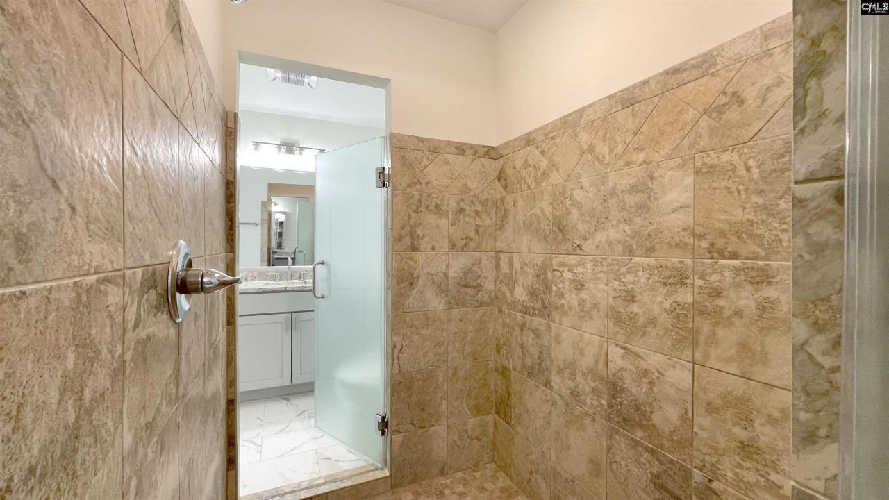 140 Park Shore Drive E Photo 23