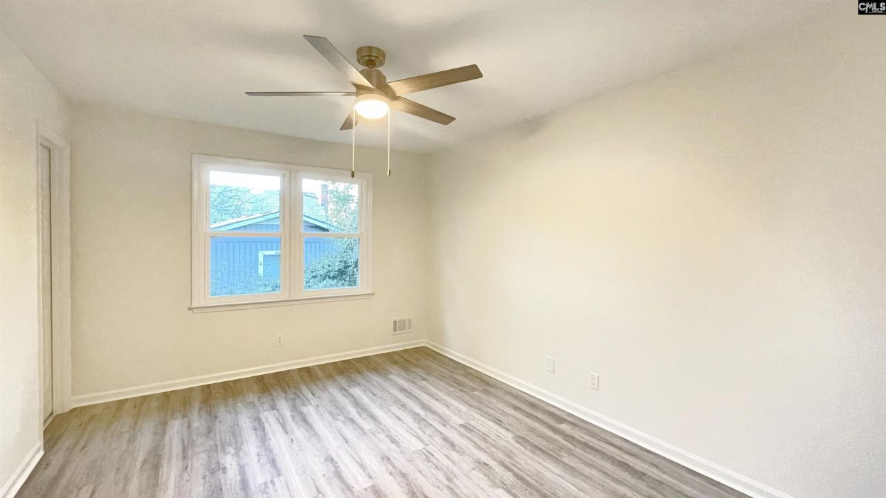 140 Park Shore Drive E Photo 24