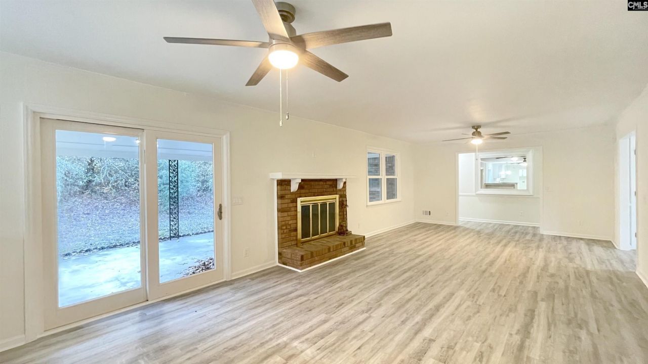 140 Park Shore Drive E Photo 5