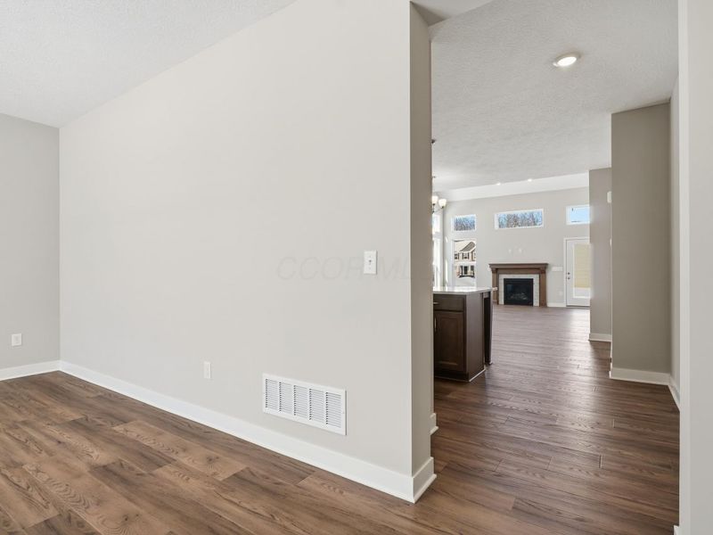 284 Olympic Loop, Commercial Point, OH 43116 Photo 2