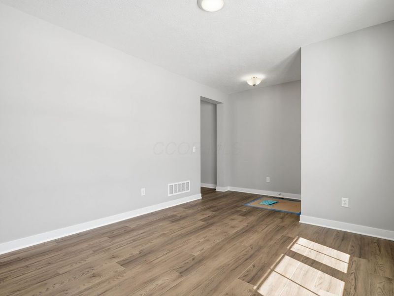 284 Olympic Loop, Commercial Point, OH 43116 Photo 5