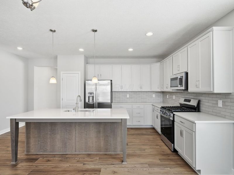 284 Olympic Loop, Commercial Point, OH 43116 Photo 6