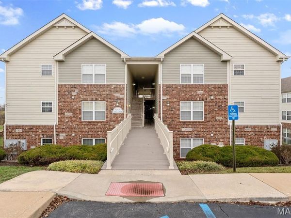 1434 Piedmont Circle, St Peters, MO 63304