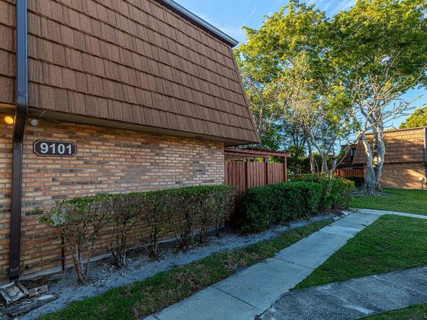 9101 SW 19th Place, Unit B, Davie, FL 33324