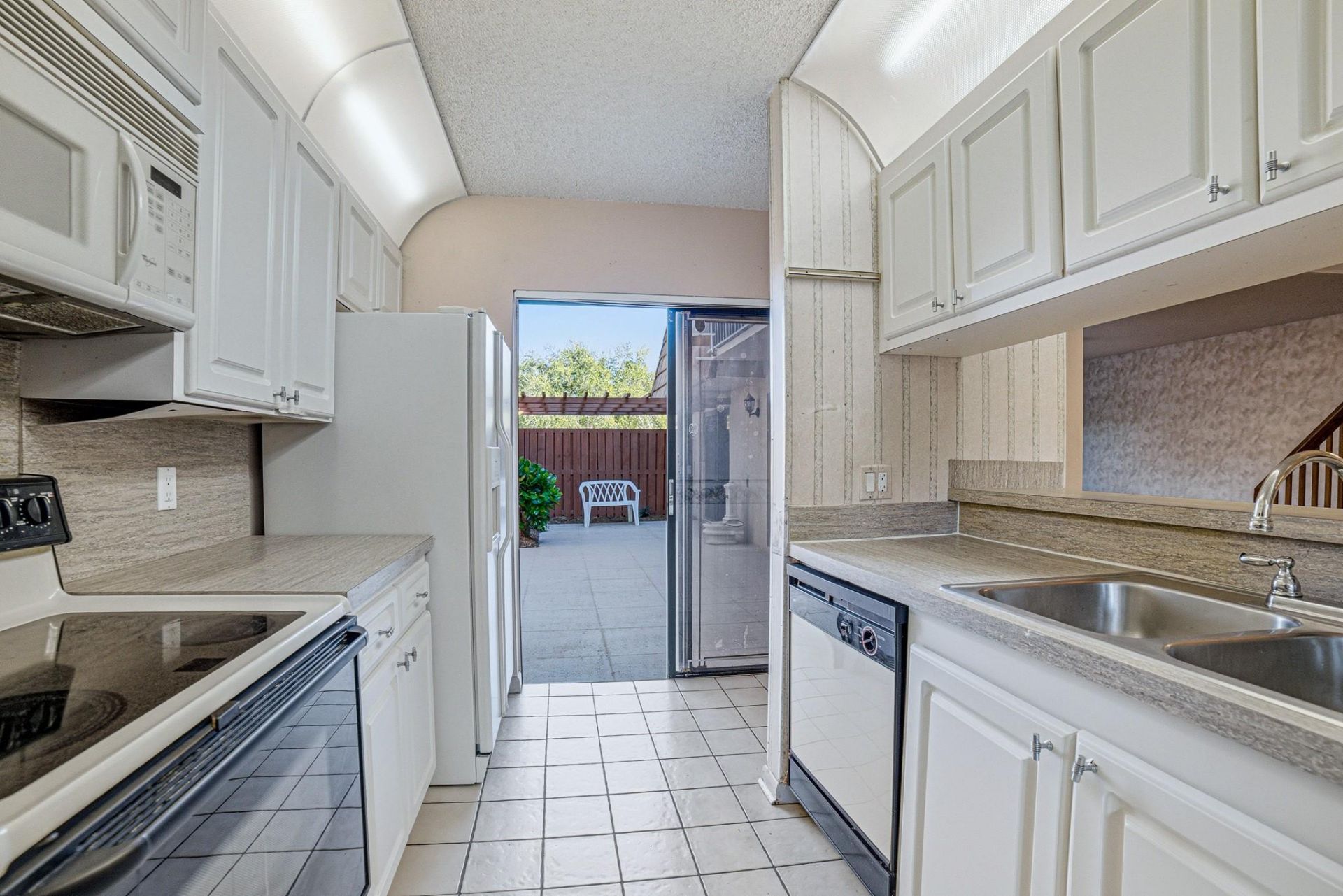 9101 SW 19th Place, Unit B, Davie, FL 33324 Photo