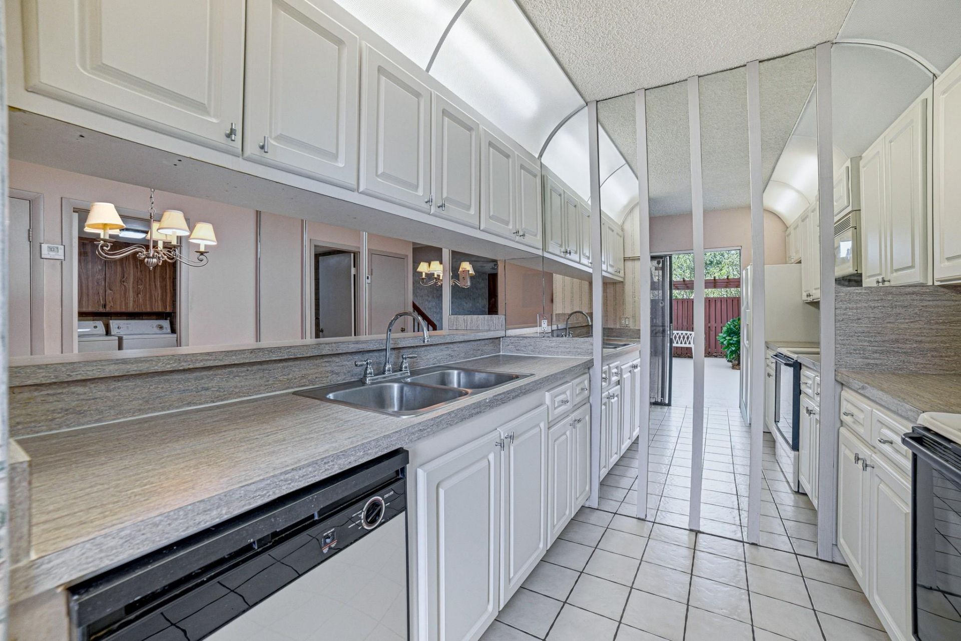 9101 SW 19th Place, Unit B, Davie, FL 33324 Photo