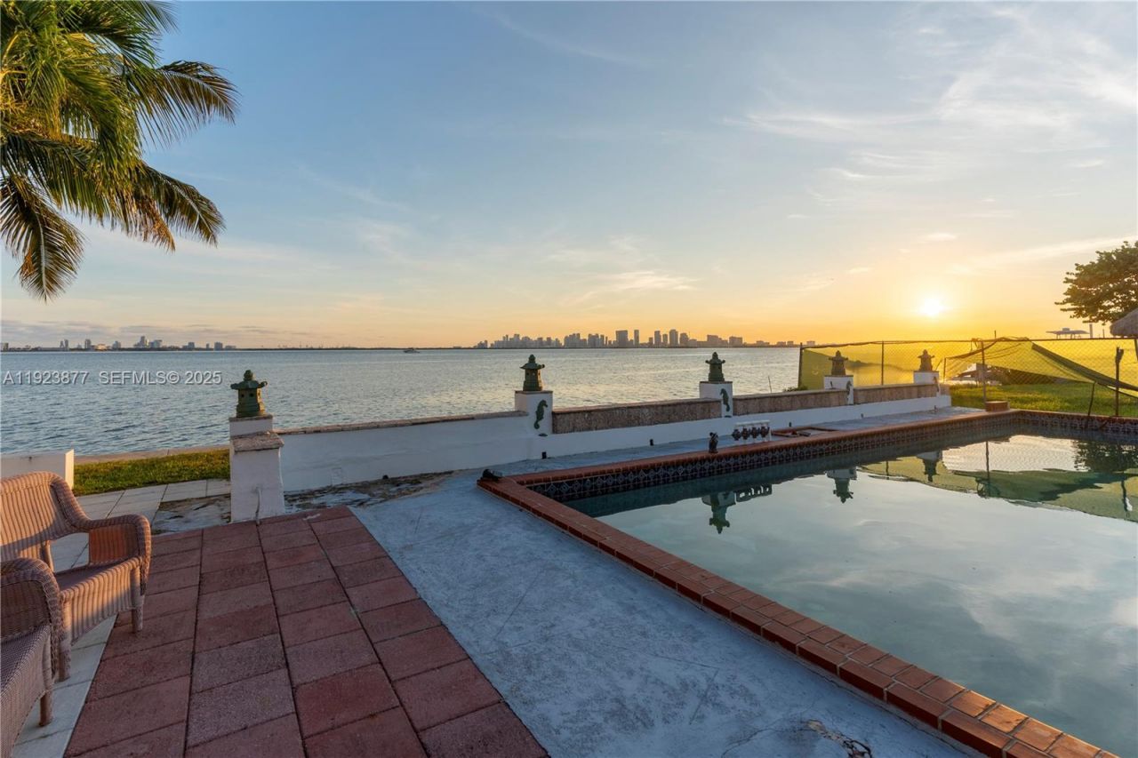 1680 S Treasure Dr, North Bay Village, FL 33141 Photo