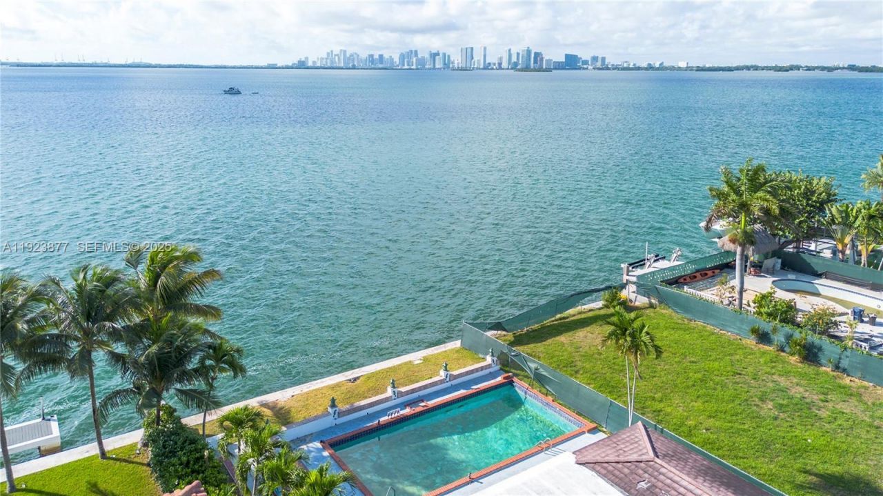 1680 S Treasure Dr, North Bay Village, FL 33141 Photo