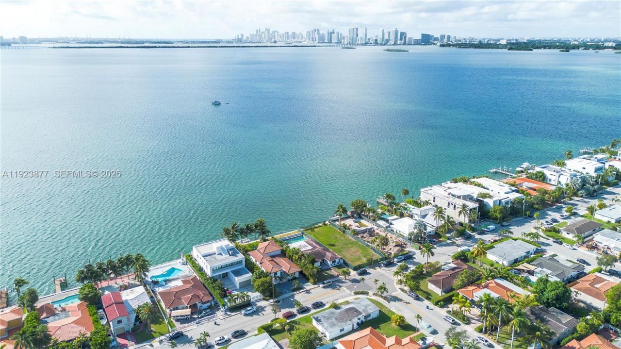 1680 S Treasure Dr, North Bay Village, FL 33141 Photo