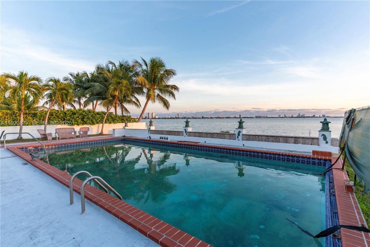 1680 S Treasure Dr, North Bay Village, FL 33141 Photo