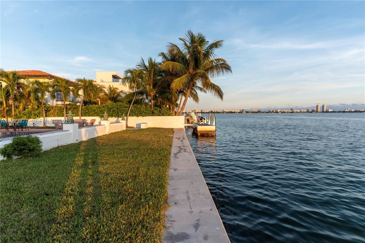 1680 S Treasure Dr, North Bay Village, FL 33141 Photo