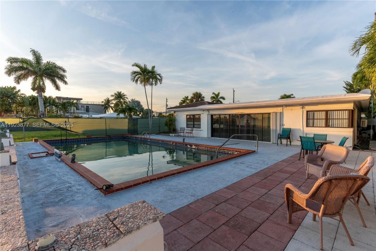 1680 S Treasure Dr, North Bay Village, FL 33141 Photo