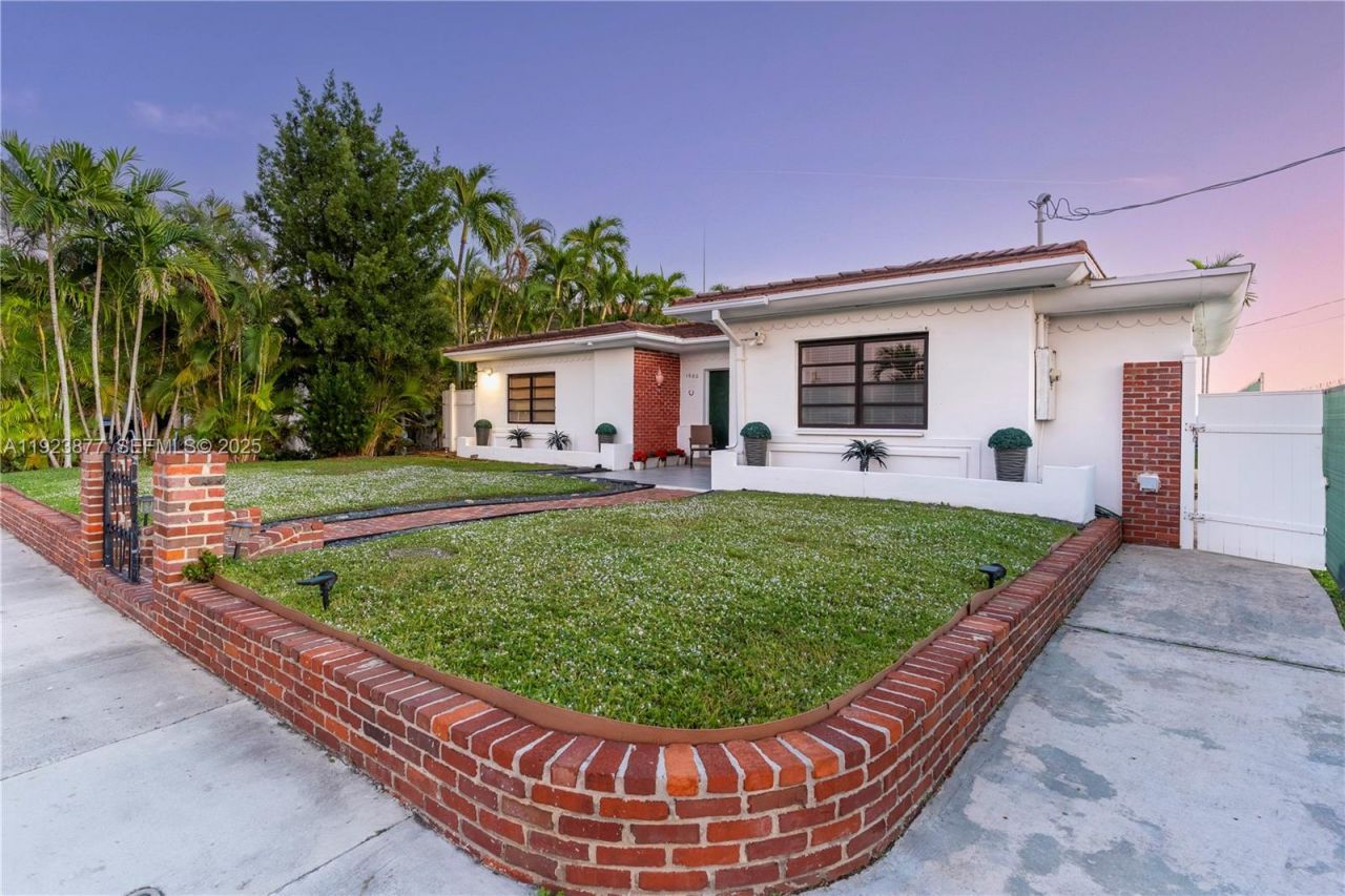 1680 S Treasure Dr, North Bay Village, FL 33141 Photo