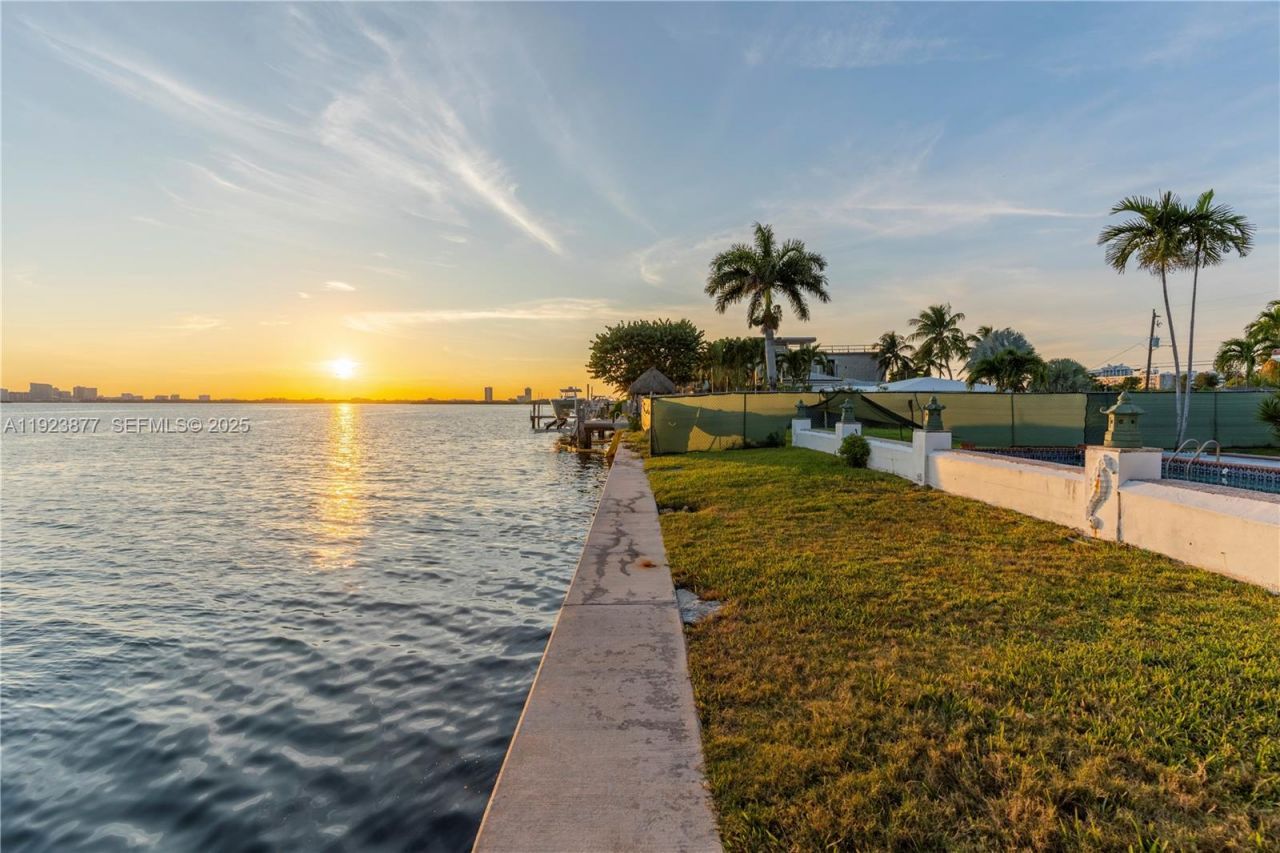 1680 S Treasure Dr, North Bay Village, FL 33141 Photo