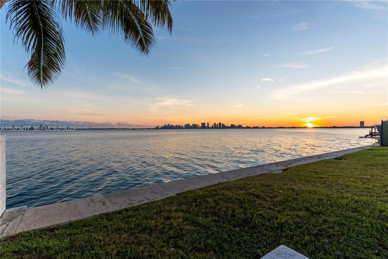 1680 S Treasure Dr, North Bay Village, FL 33141 Photo