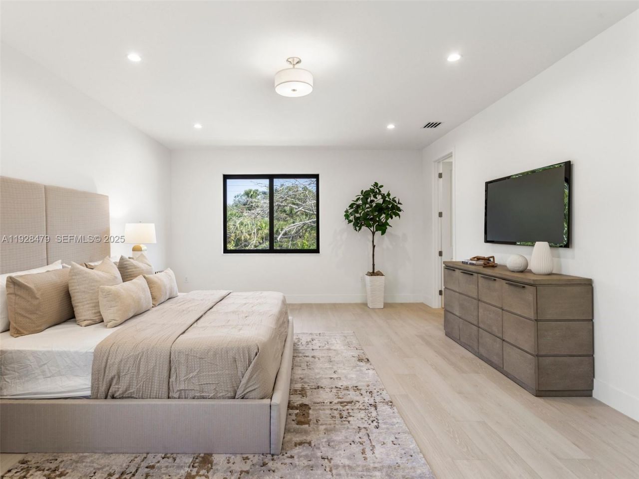 7285 SW 72nd Ter, Miami, FL 33143 Photo