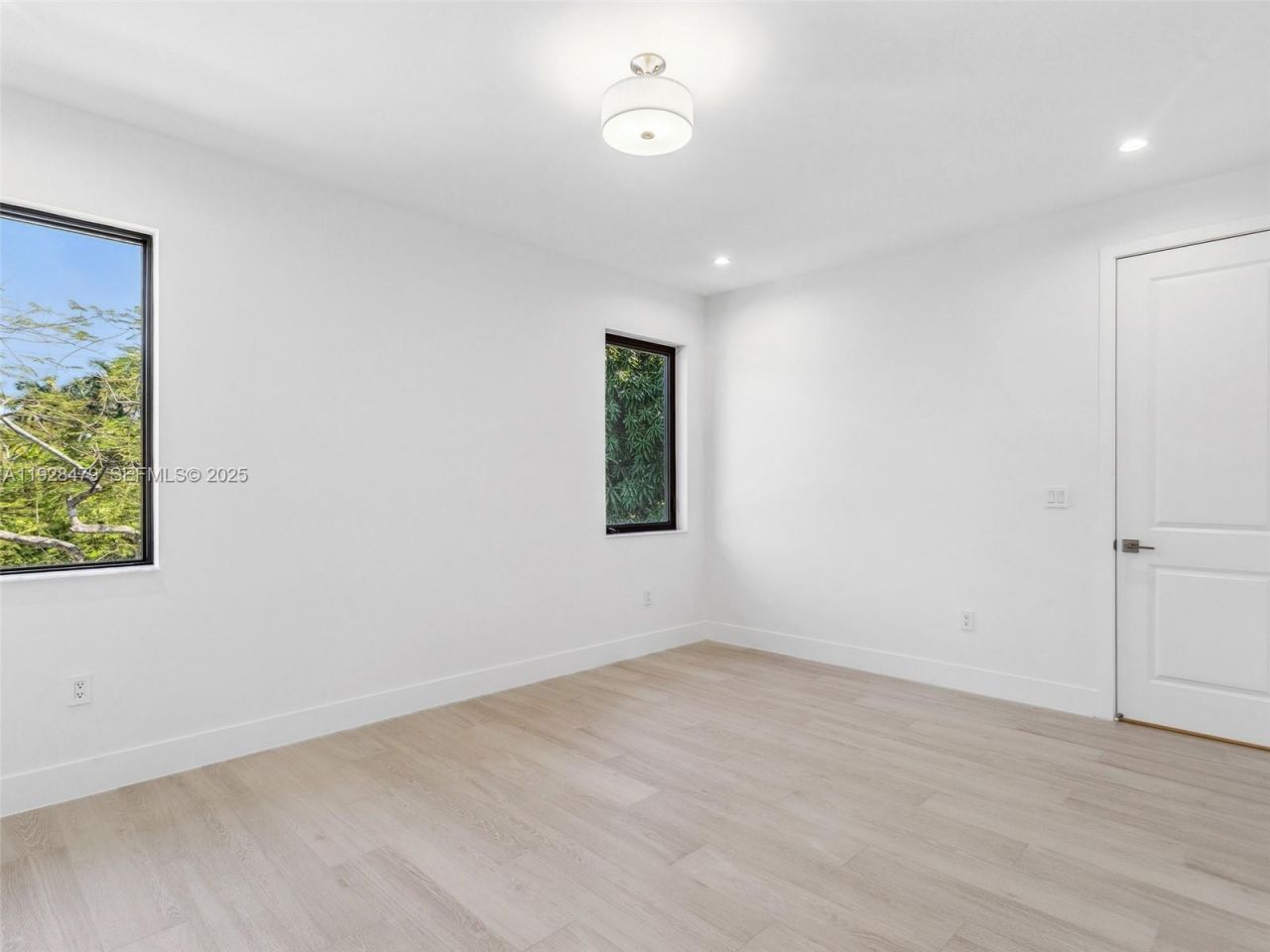 7285 SW 72nd Ter, Miami, FL 33143 Photo