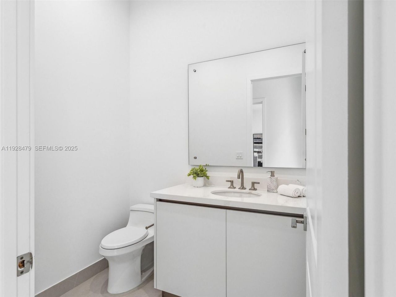 7285 SW 72nd Ter, Miami, FL 33143 Photo