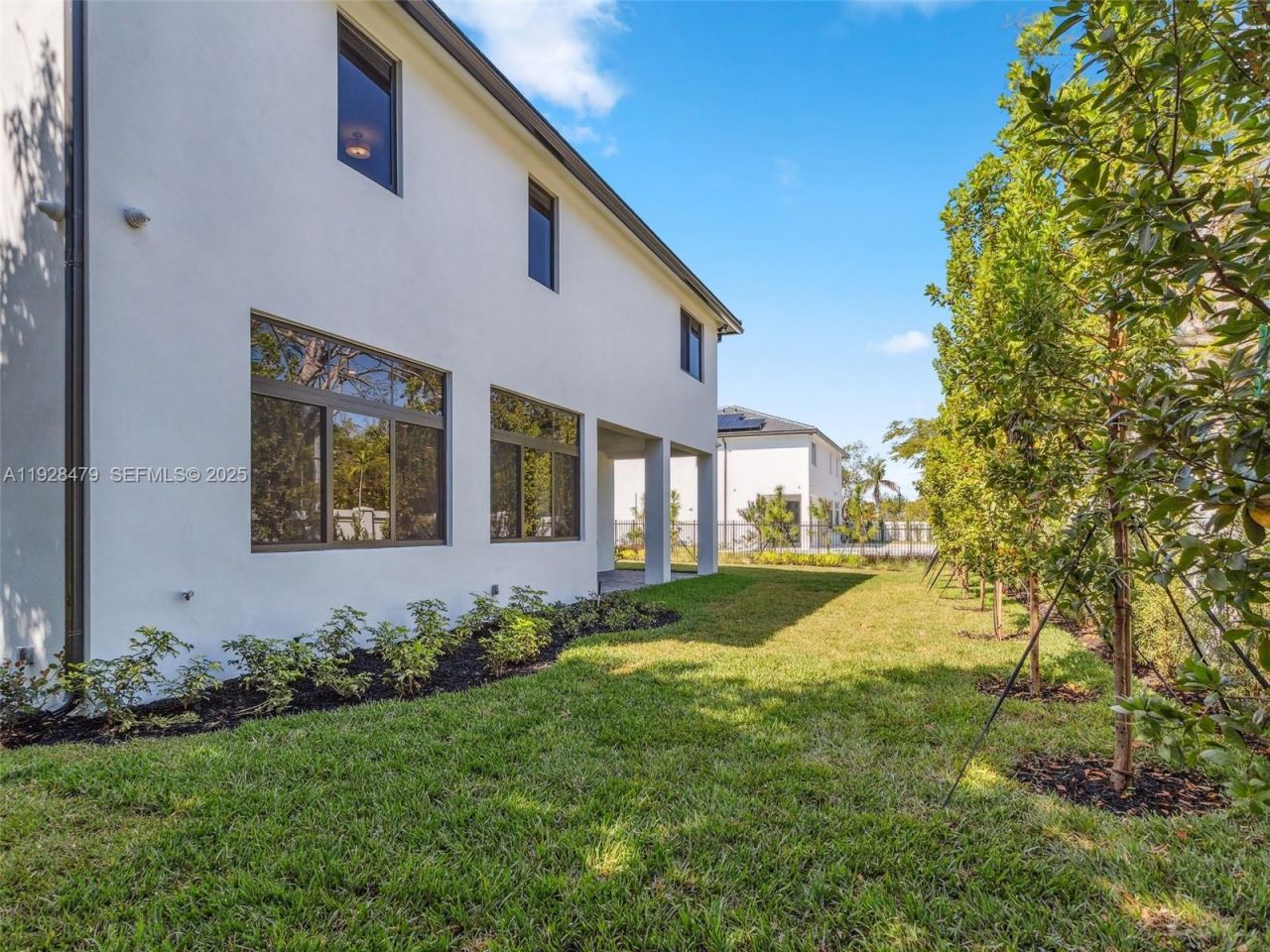 7285 SW 72nd Ter, Miami, FL 33143 Photo