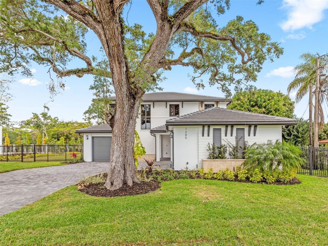 7285 SW 72nd Ter, Miami, FL 33143 Photo