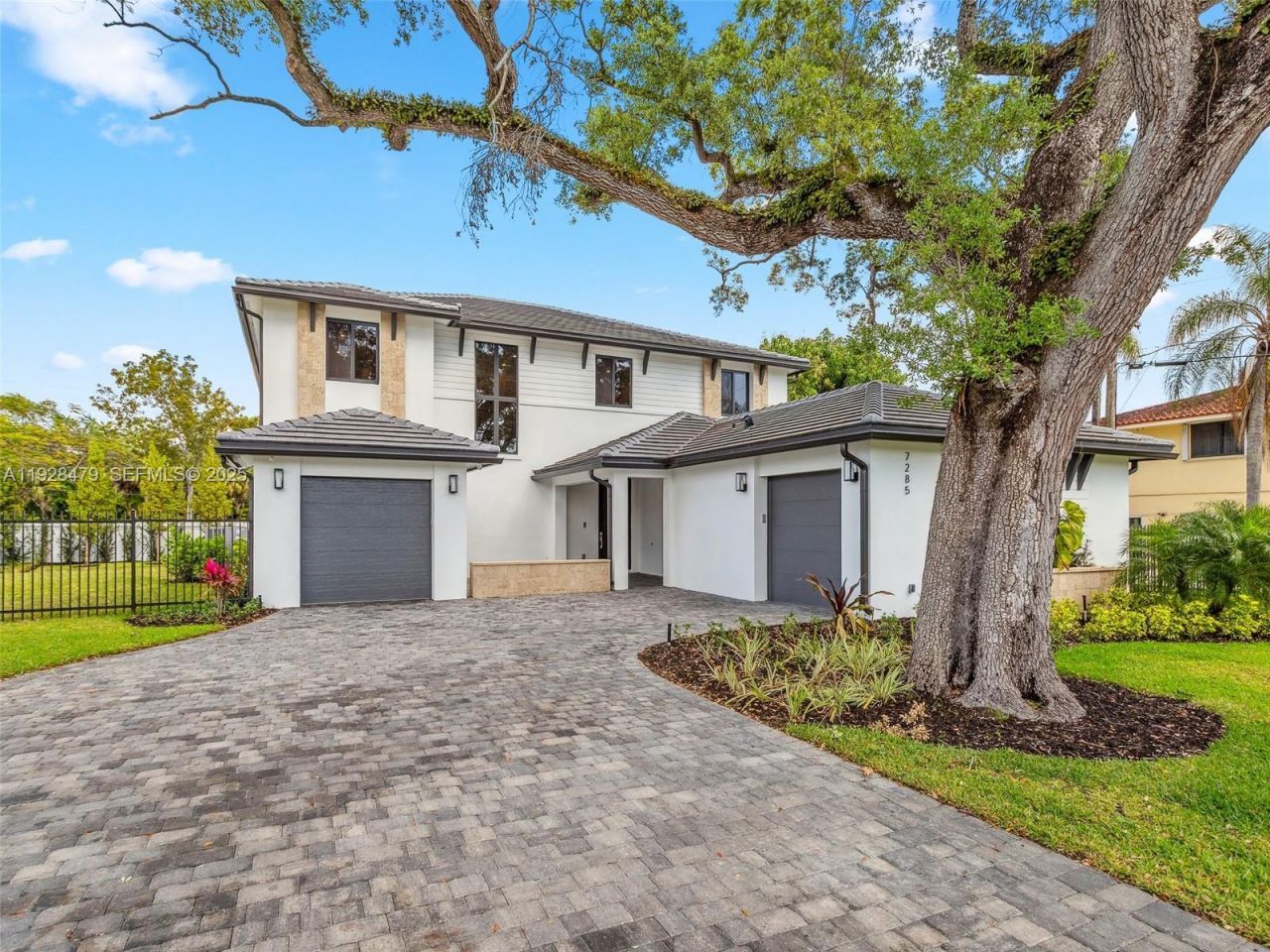 7285 SW 72nd Ter, Miami, FL 33143 Photo