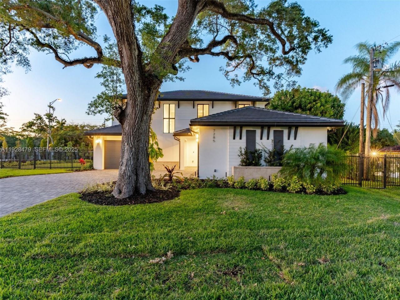 7285 SW 72nd Ter, Miami, FL 33143 Photo