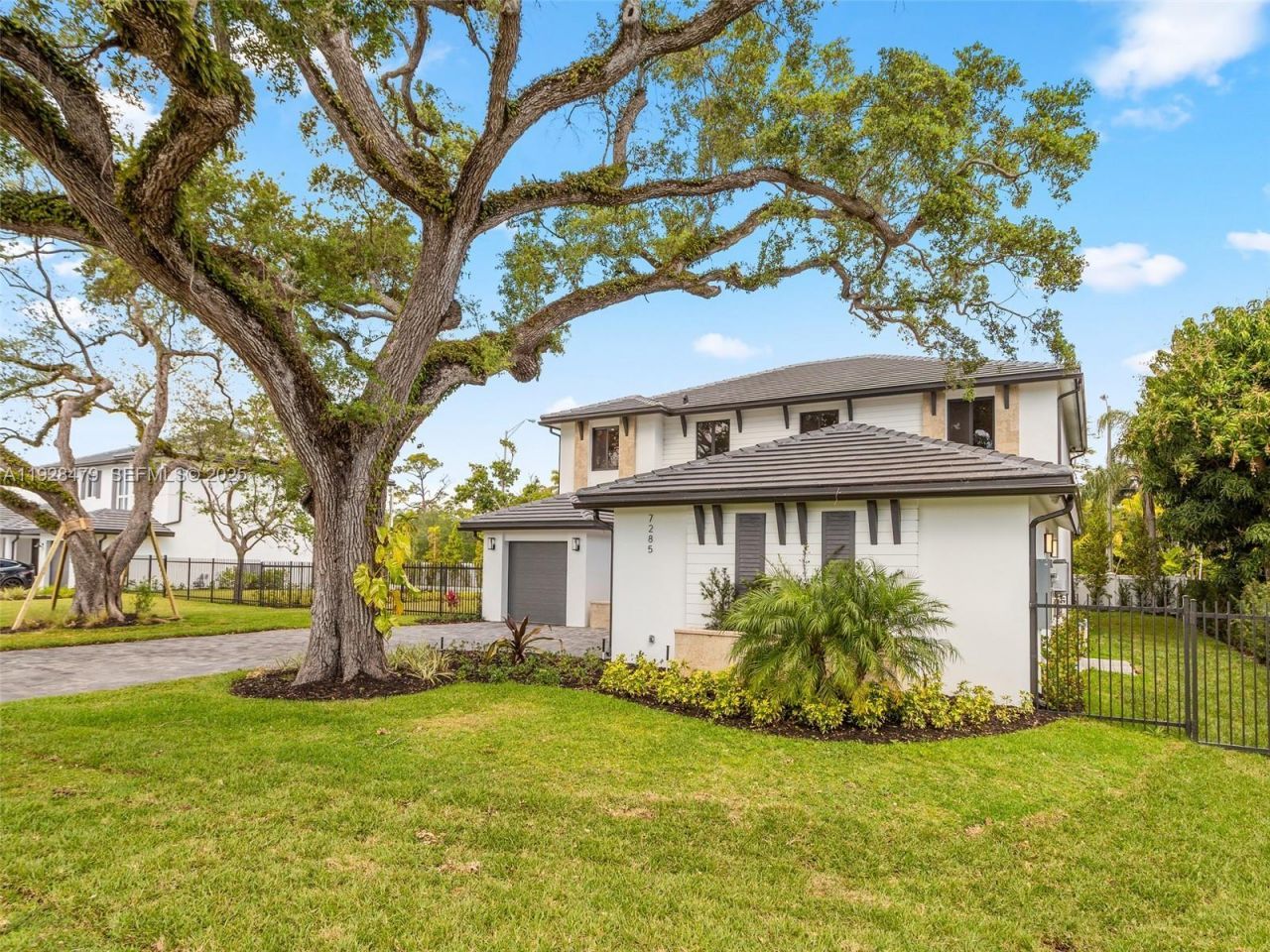7285 SW 72nd Ter, Miami, FL 33143 Photo