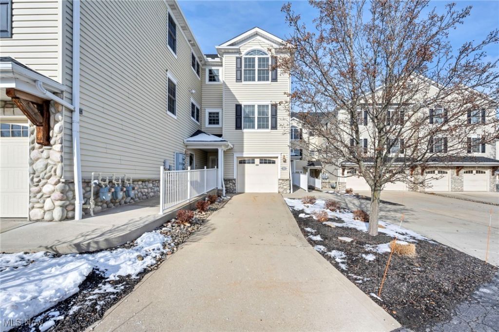 5239 Lake Road W, Unit 305, Ashtabula, OH 44004 Main Photo