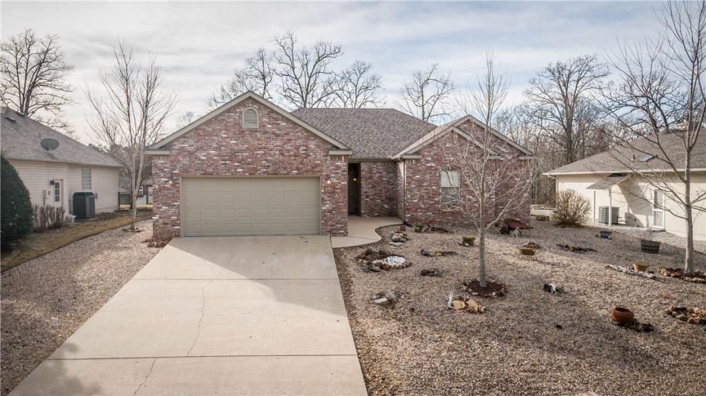 13 Kintyre Drive Bella Vista, AR 72715