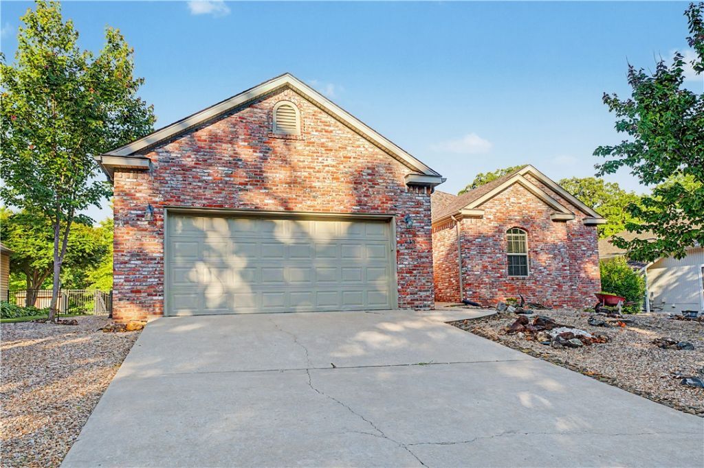 13 Kintyre Drive Bella Vista, AR 72715