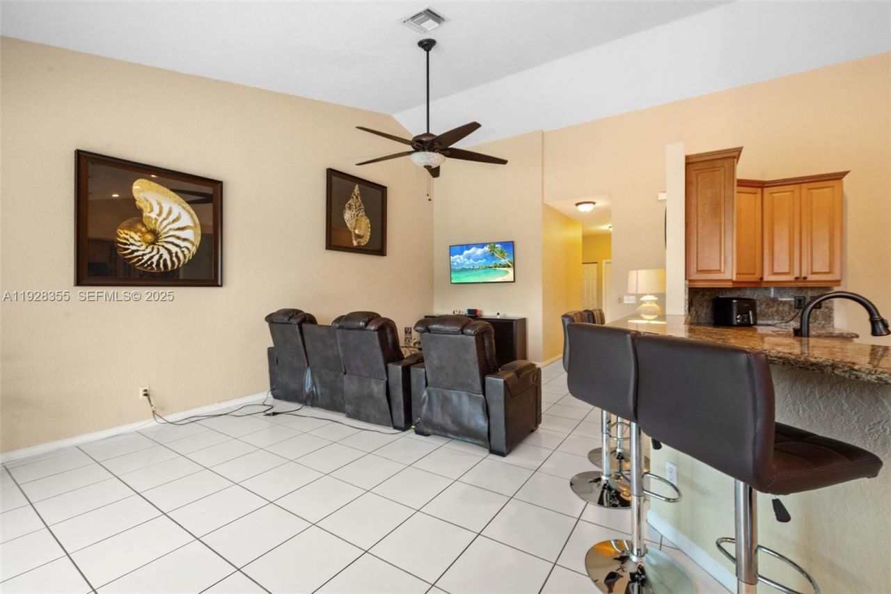 600 E Cypress Pointe Dr E, Pembroke Pines, FL 33027 Photo