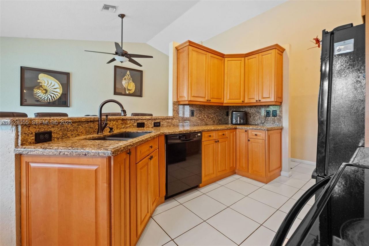 600 E Cypress Pointe Dr E, Pembroke Pines, FL 33027 Photo