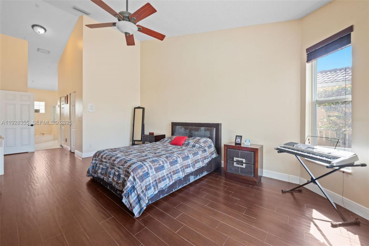 600 E Cypress Pointe Dr E, Pembroke Pines, FL 33027 Photo