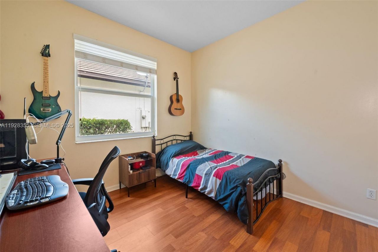 600 E Cypress Pointe Dr E, Pembroke Pines, FL 33027 Photo