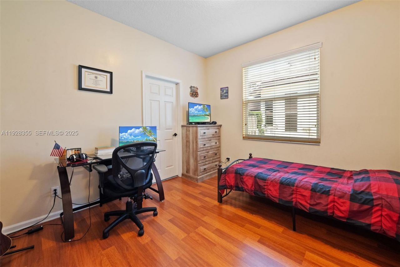 600 E Cypress Pointe Dr E, Pembroke Pines, FL 33027 Photo