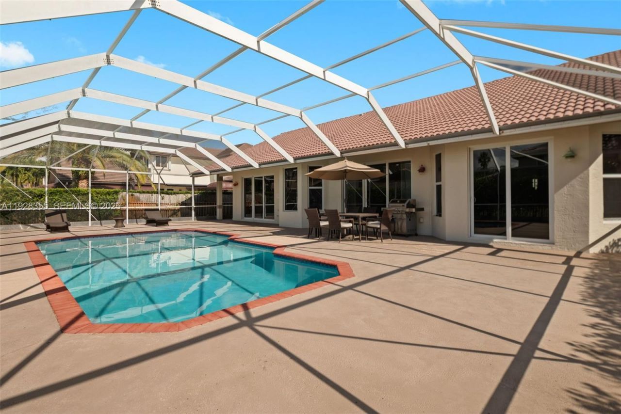 600 E Cypress Pointe Dr E, Pembroke Pines, FL 33027 Photo