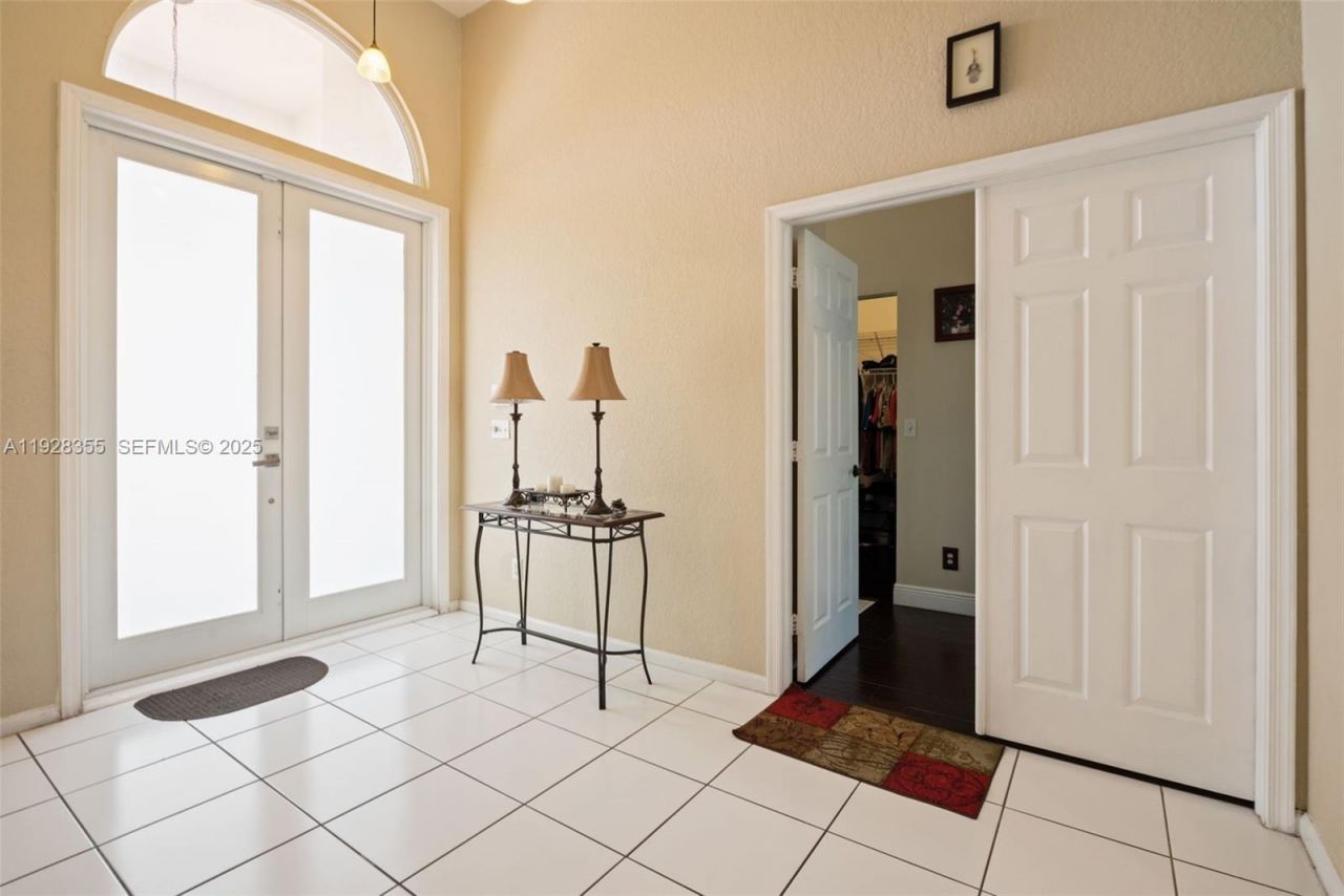 600 E Cypress Pointe Dr E, Pembroke Pines, FL 33027 Photo