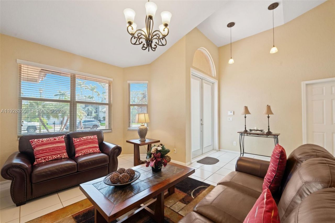 600 E Cypress Pointe Dr E, Pembroke Pines, FL 33027 Photo