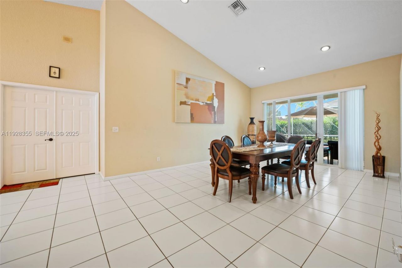 600 E Cypress Pointe Dr E, Pembroke Pines, FL 33027 Photo