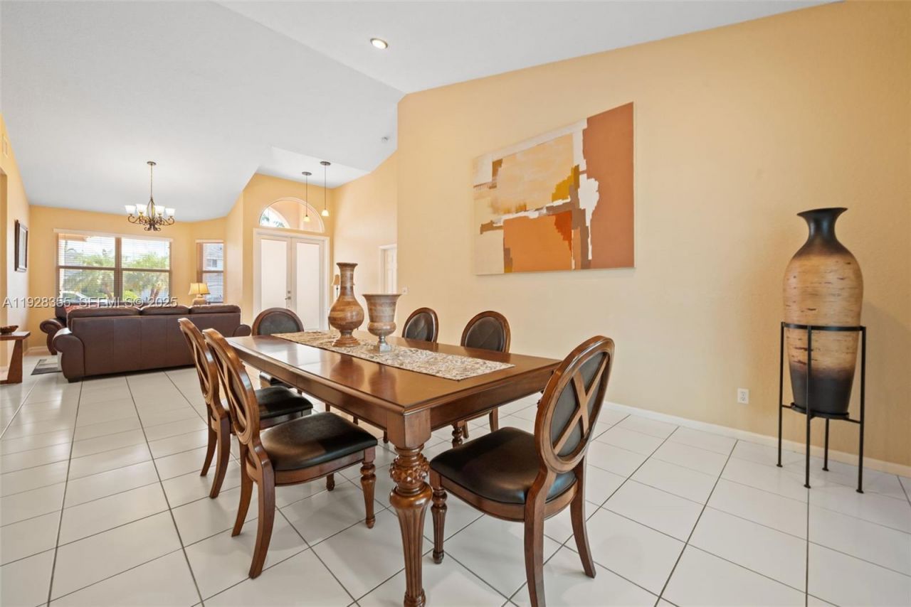 600 E Cypress Pointe Dr E, Pembroke Pines, FL 33027 Photo