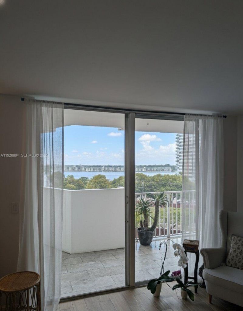 1200 NE Miami Gardens Dr, Unit 708W, Miami, FL 33179 Photo