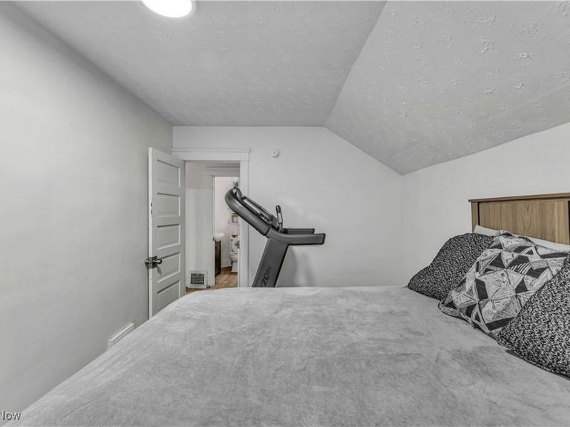 6016 Madison Avenue, Cleveland, OH 44102 Photo 11