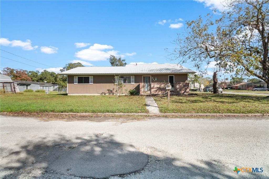 614 Sarah Street, Edna, TX 77957 Main Photo