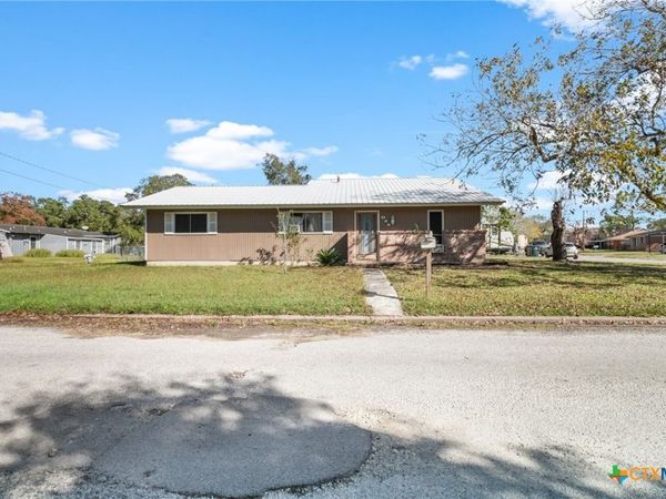 614 Sarah Street, Edna, TX 77957