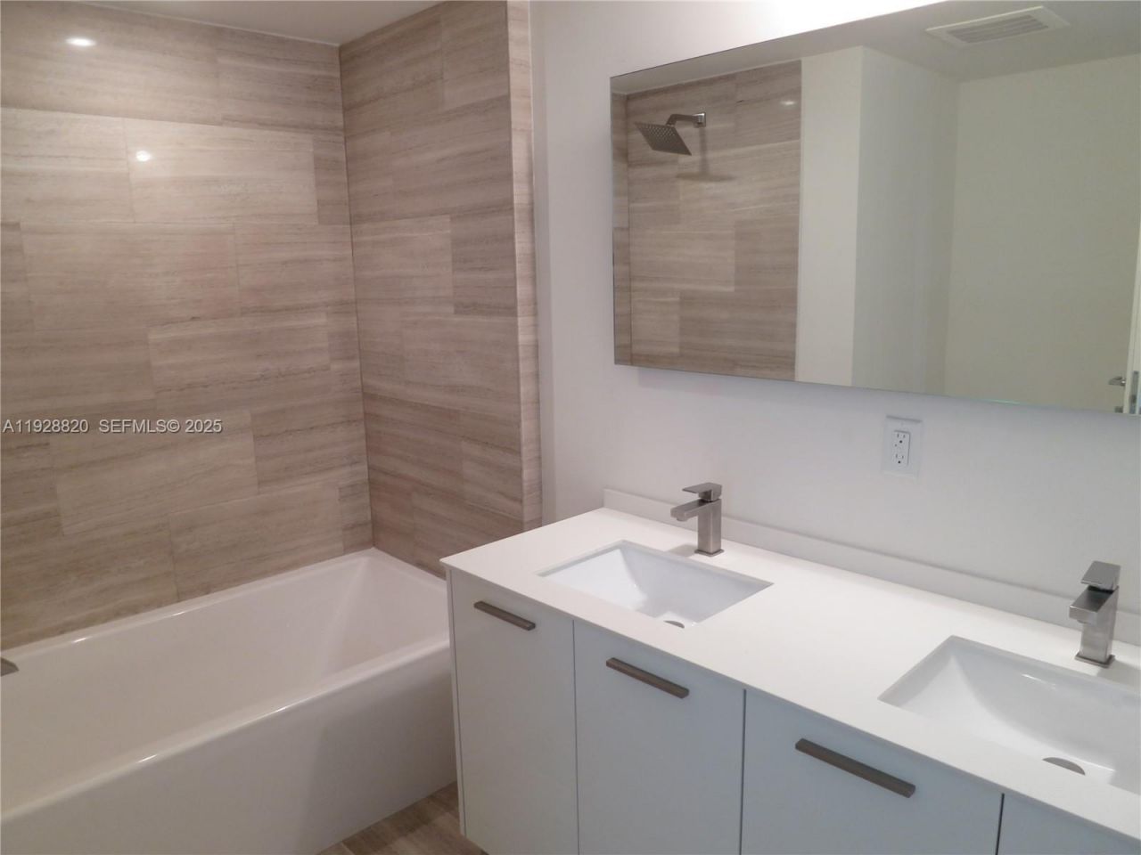 1300 Brickell Bay Dr, Unit 1100, Miami, FL 33131 Photo