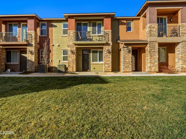 962 W End Street, Carson City, NV 89701