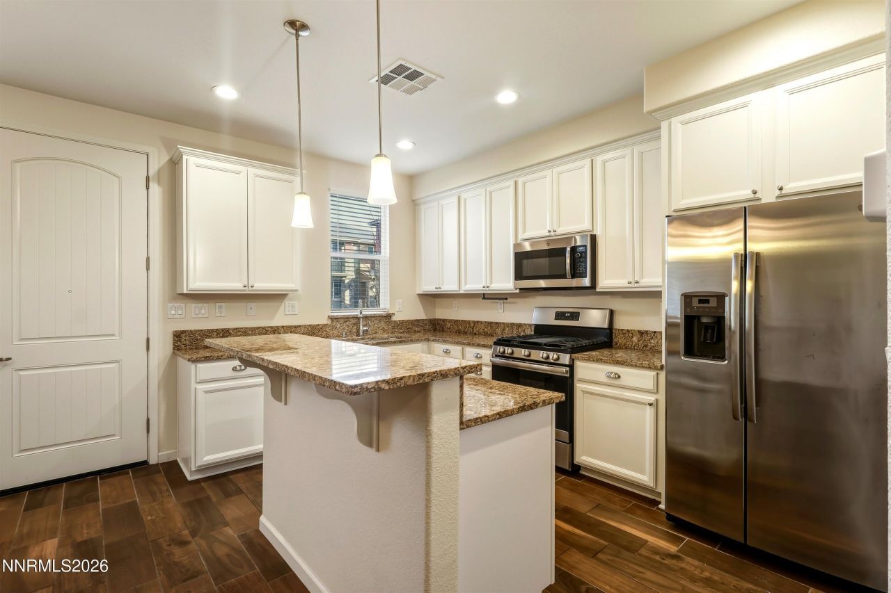 962 W End Street, Carson City, NV 89701 Photo