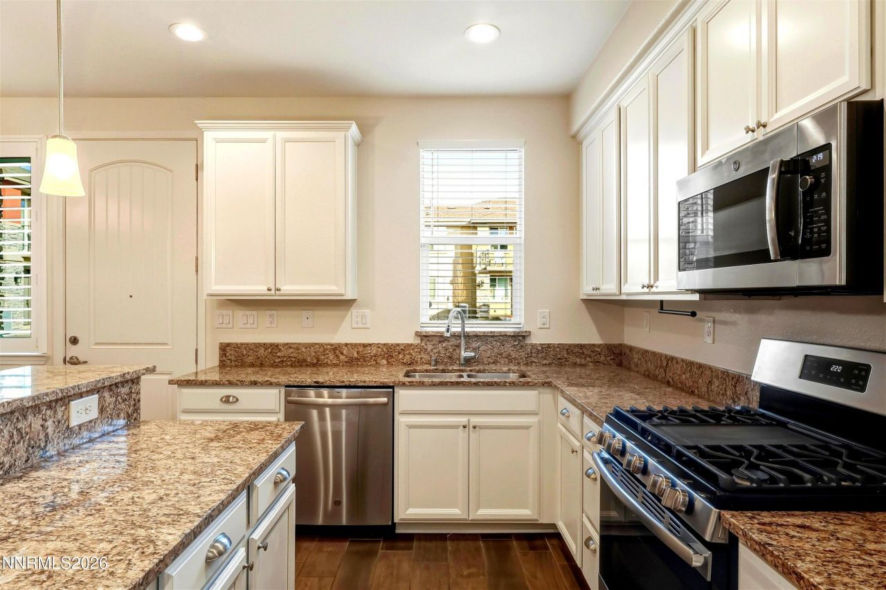 962 W End Street, Carson City, NV 89701 Photo