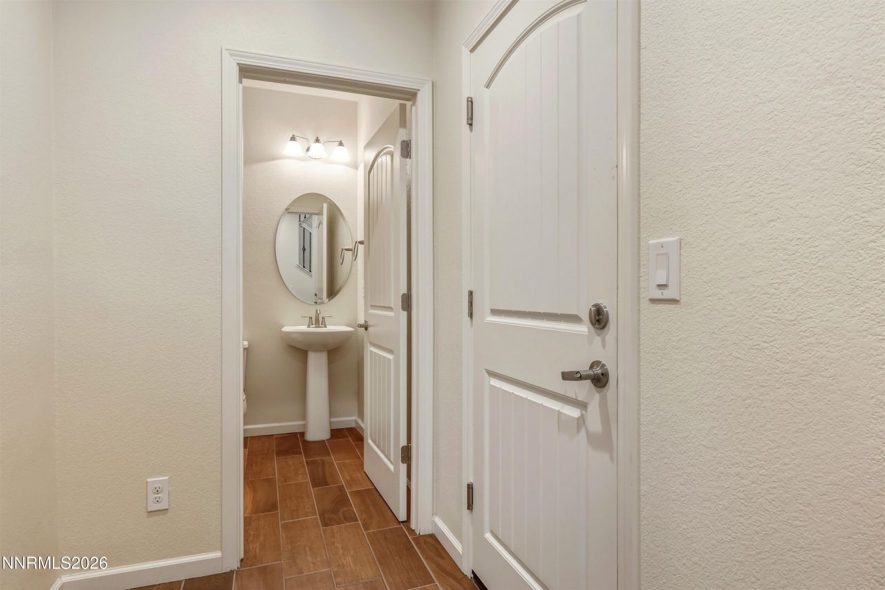 962 W End Street, Carson City, NV 89701 Photo