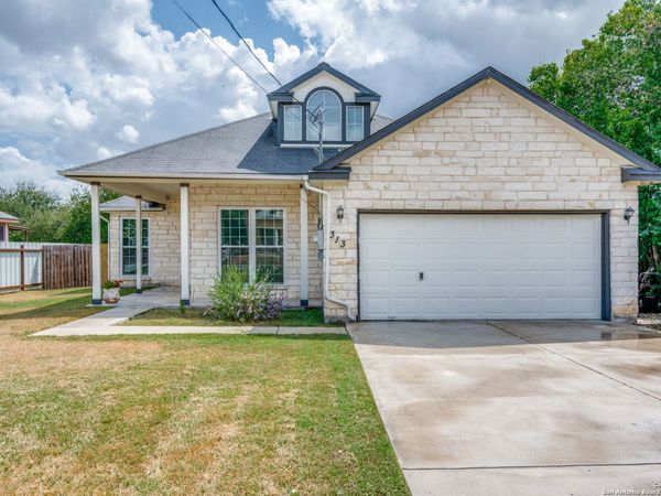 313 S 6th St, Kenedy, TX 78119